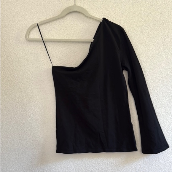 Elegant Black One-Shoulder Top - Picture 1 of 2